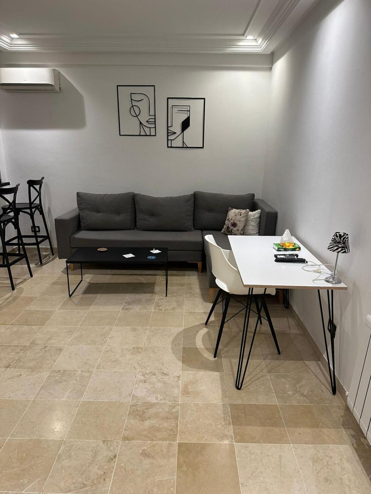 El Aouina Appartement *